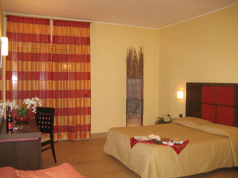 Costa Azzurra Hotel Pulsano Exterior photo
